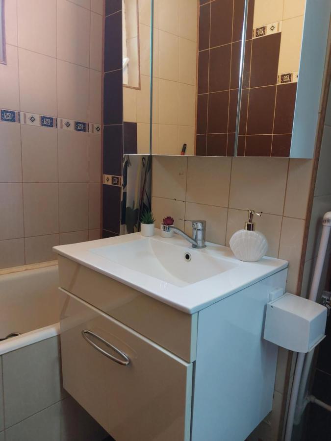 Apartament Central Renovat 3 Camere Бухарест Екстер'єр фото